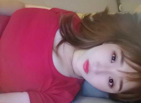 丰满的小姐姐，胸大